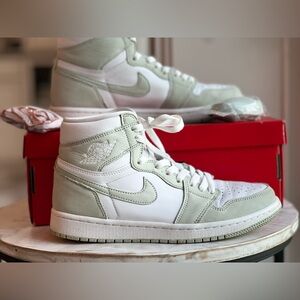Jordan 1 High Retro Seafoam Basketball Sneakers Size 8.5w 7y